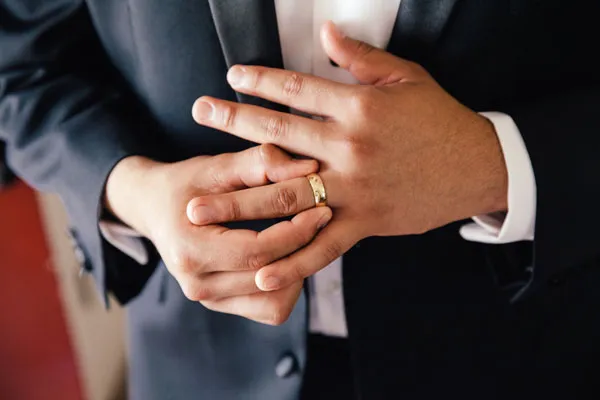 Đeo nhẫn ngón nào? Ý nghĩa của những ngón tay khi đeo nhẫn