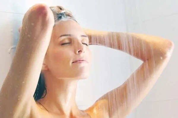 10 bước duỗi tóc tại nhà đơn giản ai cũng làm được