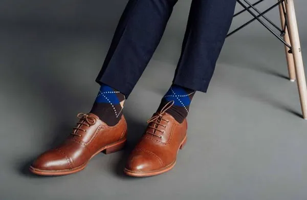 Giày Oxford là gì? Hướng dẫn phối đồ với giày Oxford nam sang trọng