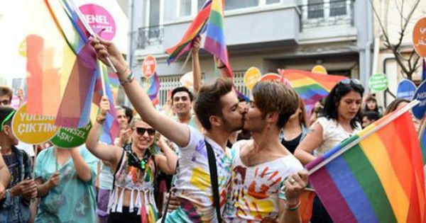 LGBT là gì? Phong cách thời trang độc lạ của cộng đồng LGBT