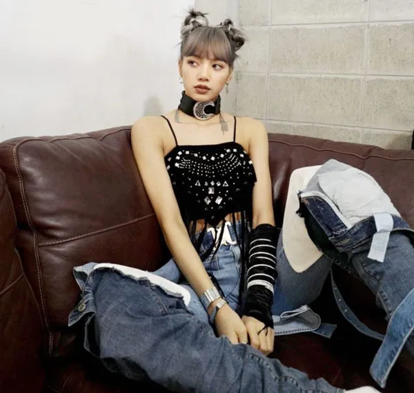Top 6 phong cách thời trang của Lisa Blackpink lộng lẫy và cool ngầu 13