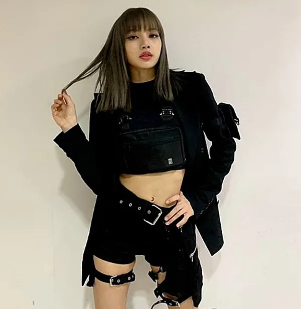 Top 6 phong cách thời trang của Lisa Blackpink lộng lẫy và cool ngầu 14