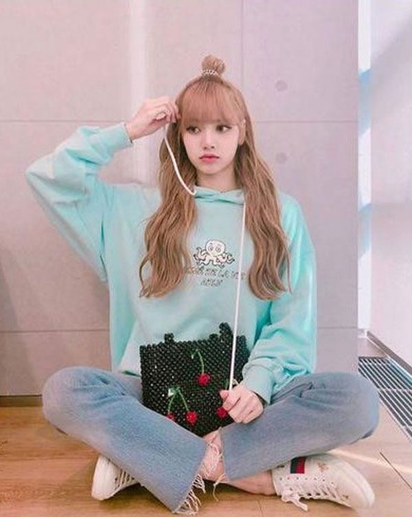 Top 6 phong cách thời trang của Lisa Blackpink lộng lẫy và cool ngầu 21