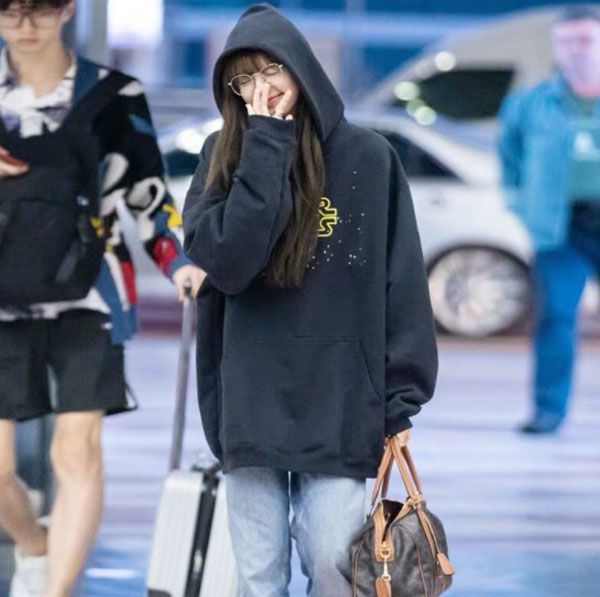 Top 6 phong cách thời trang của Lisa Blackpink lộng lẫy và cool ngầu 22