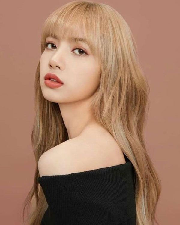 Top 6 phong cách thời trang của Lisa Blackpink lộng lẫy và cool ngầu 21