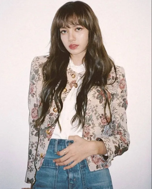 Top 6 phong cách thời trang của Lisa Blackpink lộng lẫy và cool ngầu 8