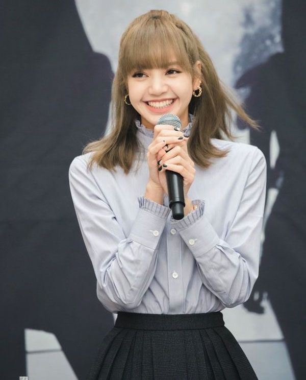 Top 6 phong cách thời trang của Lisa Blackpink lộng lẫy và cool ngầu 10