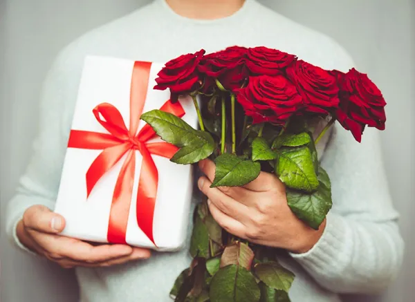 Valentine là ngày gì? 10 quà tặng Valentine cho bạn trai thích mê chữ ê kéo dài