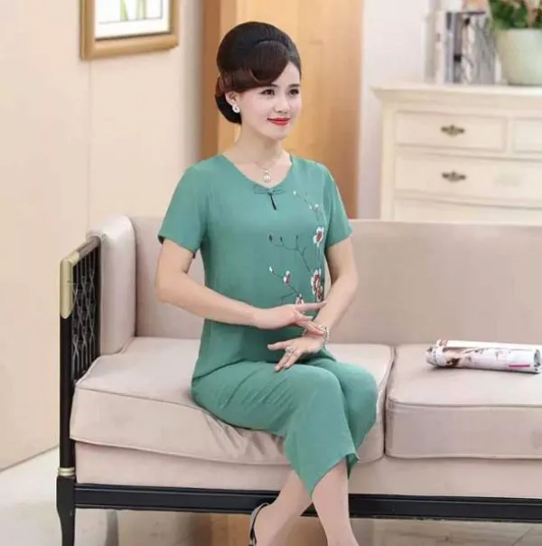 Top 6 xu hướng thời trang tuổi trung niên u50 quý phái và trẻ trung