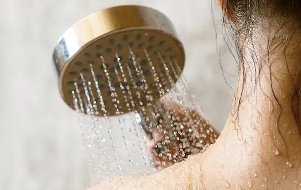 Triệt lông chân vĩnh viễn có hại không? Cách triệt lông tại nhà thân thiện với làn da hiệu quả