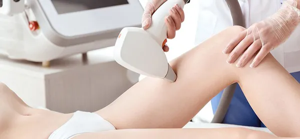 Triệt lông chân vĩnh viễn có hại không? Cách triệt lông tại nhà thân thiện với làn da hiệu quả