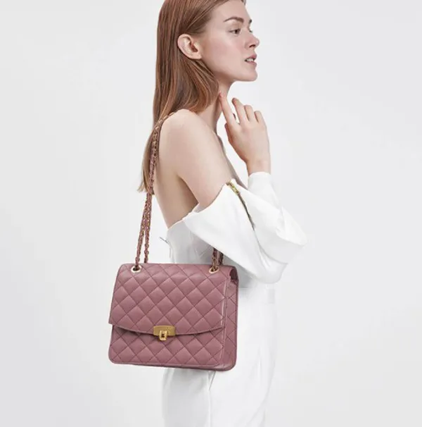 Top 10 túi xách Charles & Keith dây xích được yêu rất thích