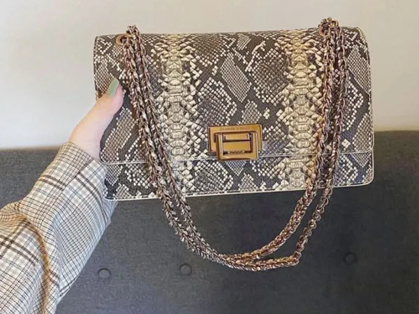 Top 10 túi xách Charles & Keith dây xích được yêu rất thích
