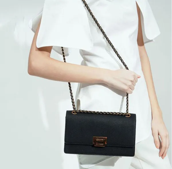 Top 10 túi xách Charles & Keith dây xích được yêu rất thích