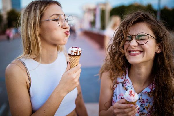 100+ Caption Valentine ngọt ngào, dễ thương, hài hước rất hay 2025