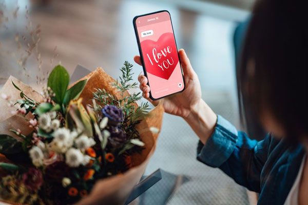 100+ Caption Valentine ngọt ngào, dễ thương, hài hước rất hay 2025