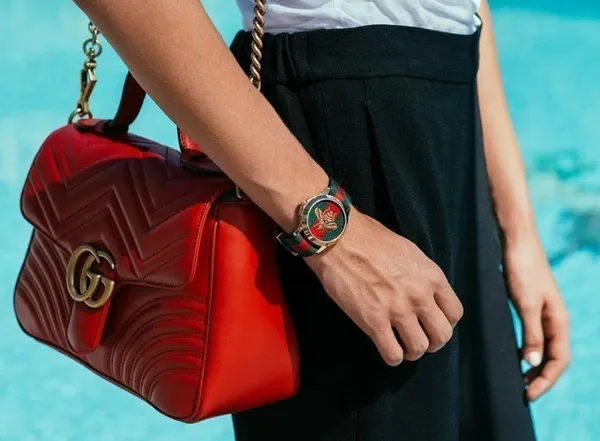 Top 10 mẫu đồng hồ Gucci nữ mặt tròn sang chảnh 2025