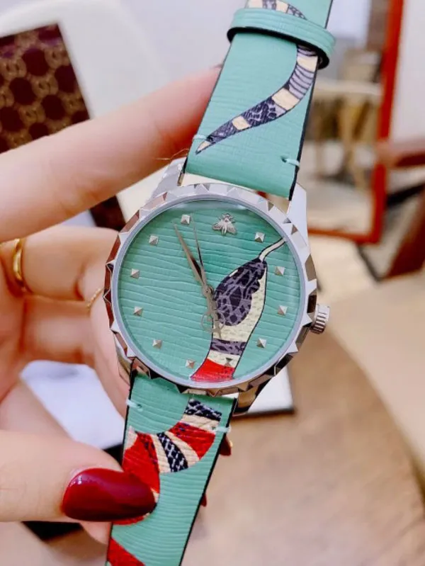 Top 10 mẫu đồng hồ Gucci nữ mặt tròn sang chảnh 2025