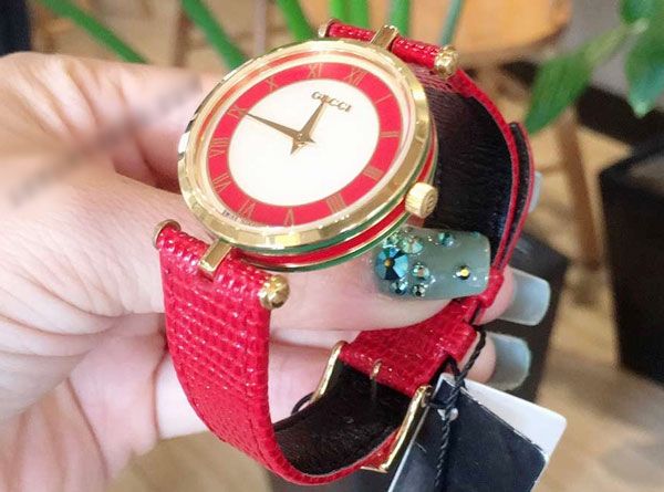 Top 10 mẫu đồng hồ Gucci nữ mặt tròn sang chảnh 2025