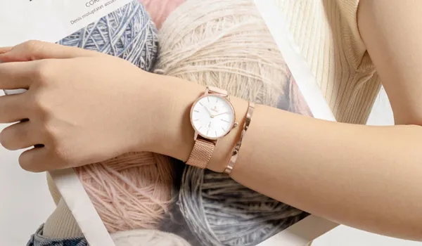 30+ mẫu đồng hồ nữ mặt nhỏ đẹp sang chảnh được ưa chuộng