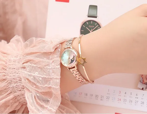 30+ mẫu đồng hồ nữ mặt nhỏ đẹp sang chảnh được ưa chuộng