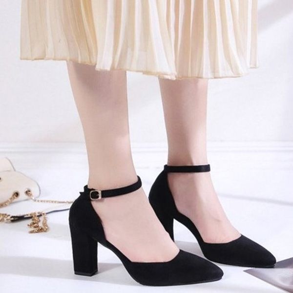 Top 12 đôi giày cao gót mũi nhọn hàng hiệu đáng mua hiện nay 14