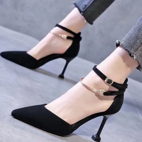 Top 12 đôi giày cao gót mũi nhọn hàng hiệu đáng mua hiện nay 15