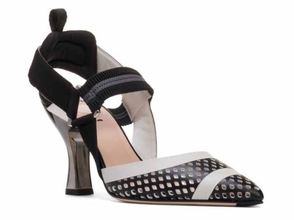 Top 12 đôi giày cao gót mũi nhọn hàng hiệu đáng mua hiện nay 9