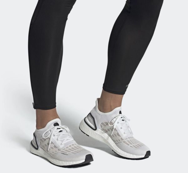 Top 13 mẫu giày đánh cầu lông Adidas êm chân đáng mua 2025