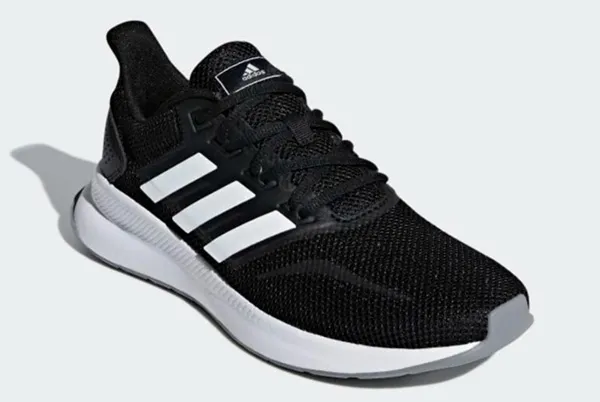Top 13 mẫu giày đánh cầu lông Adidas êm chân đáng mua 2025