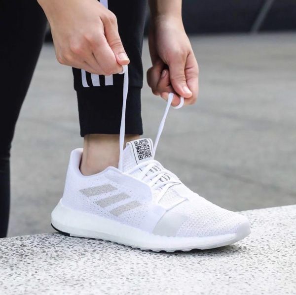 Top 13 mẫu giày đánh cầu lông Adidas êm chân đáng mua 2025