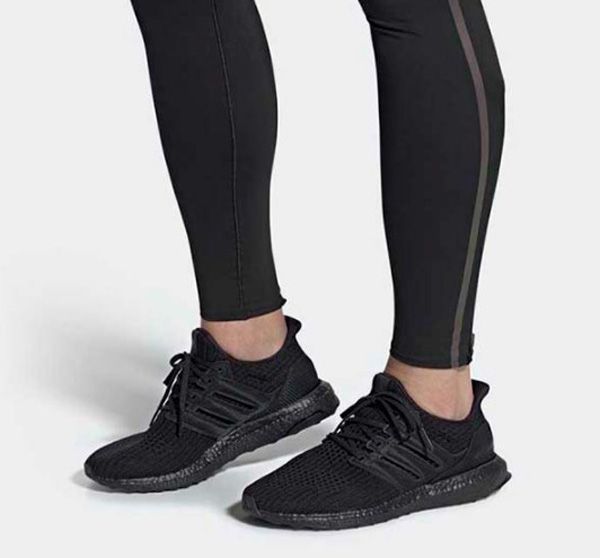 Top 13 mẫu giày đánh cầu lông Adidas êm chân đáng mua 2025