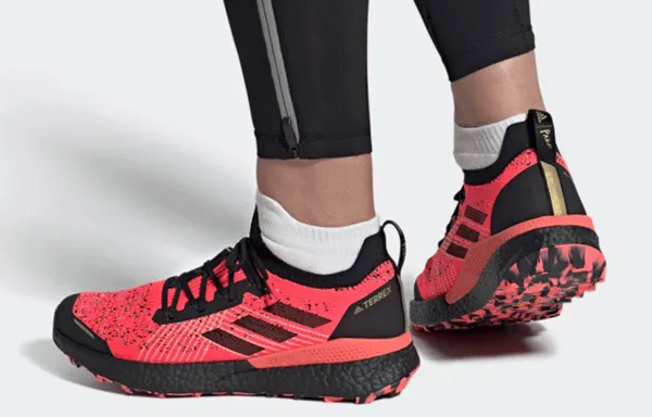 Top 13 mẫu giày đánh cầu lông Adidas êm chân đáng mua 2025