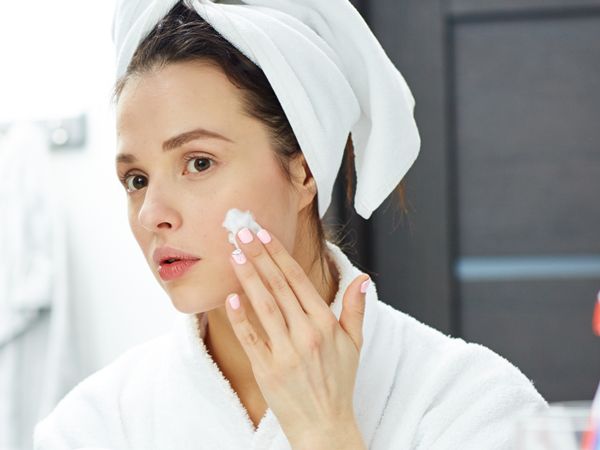 Top 5 kem hỗ trợ làm sạch mụn cho da nhạy cảm và cách chọn mỹ phẩm cho làn da khó chiều