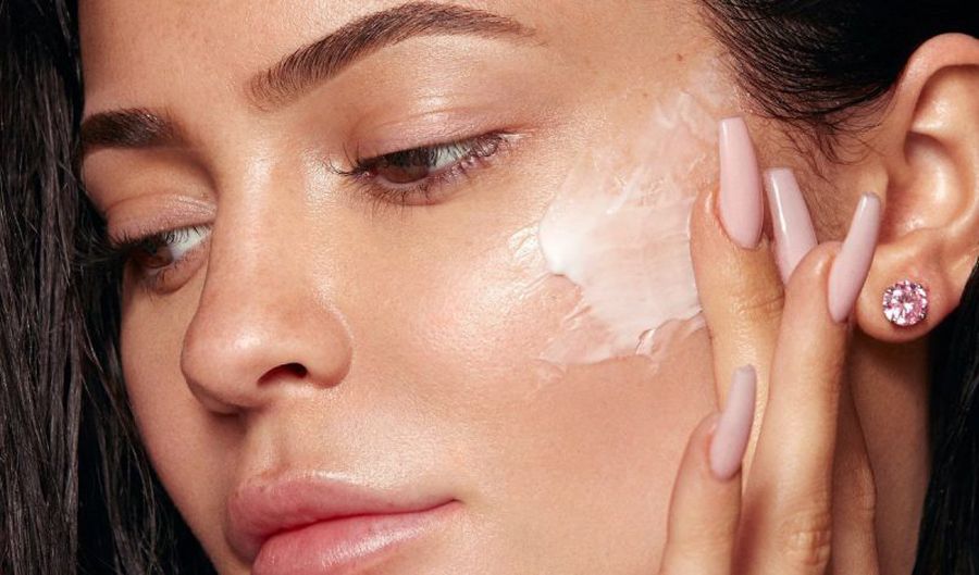 Cách chọn sữa rửa mặt cho da dầu mụn và lưu ý không thể bỏ qua