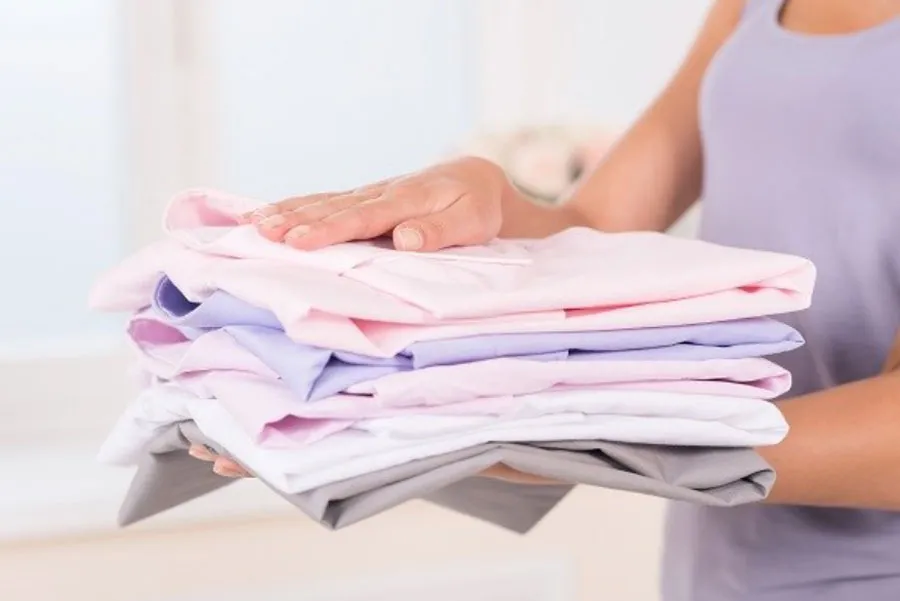 6 cách gấp áo sơ mi nhanh gọn ai cũng làm được