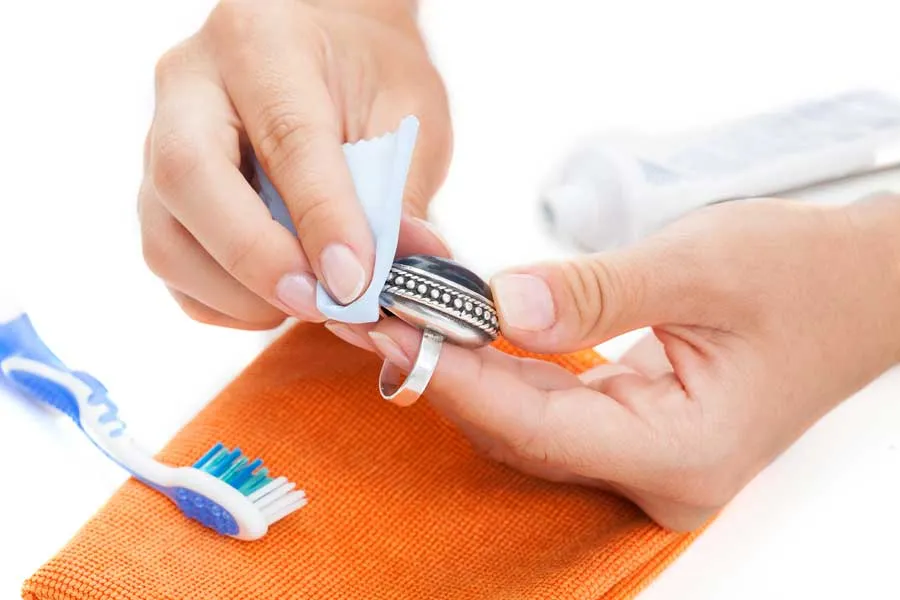 Top 12 cách làm trắng sáng trang sức bạc bị đen xỉn màu