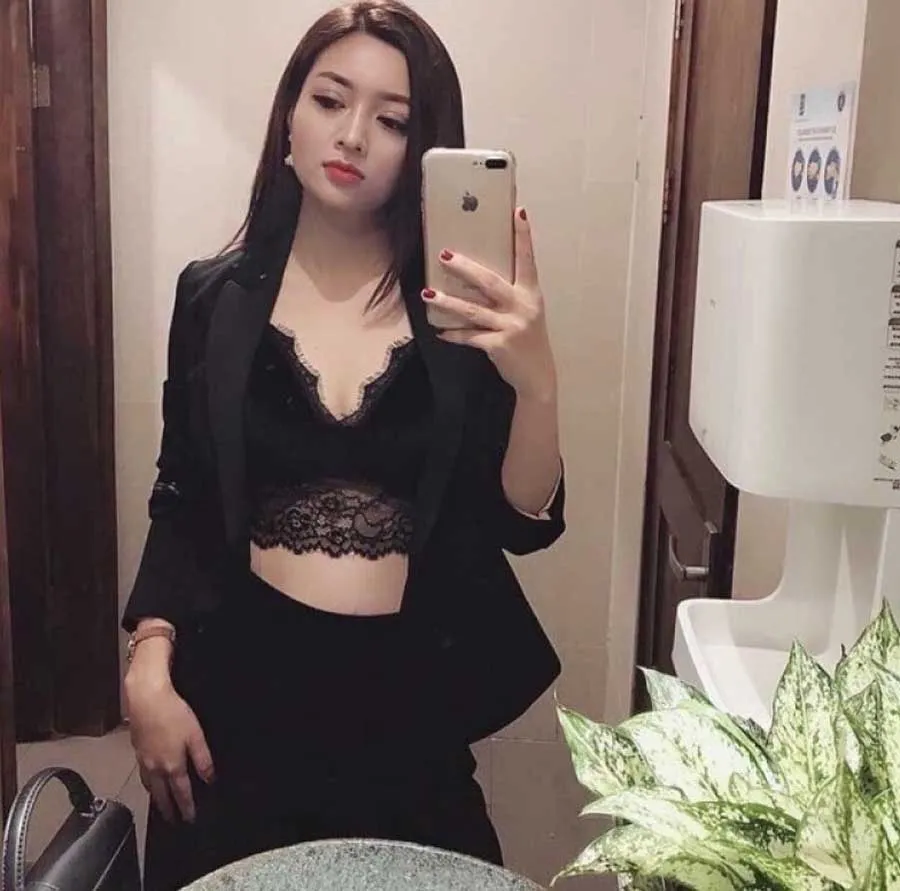 Top 7 ý tưởng diện áo bra mặc với sơ mi cho nữ vô cùng đẹp