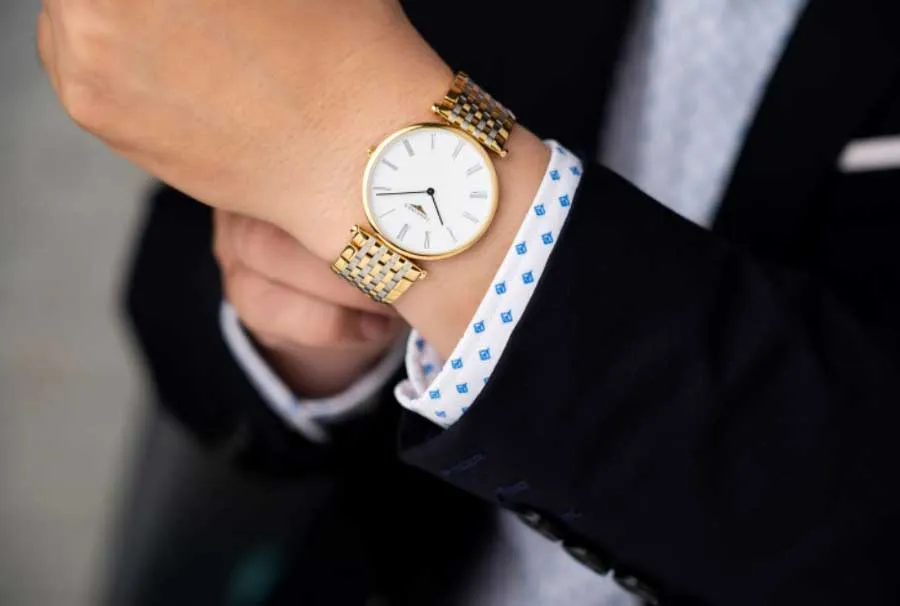 9 cách phân biệt đồng hồ Longines thật giả chính xác 10