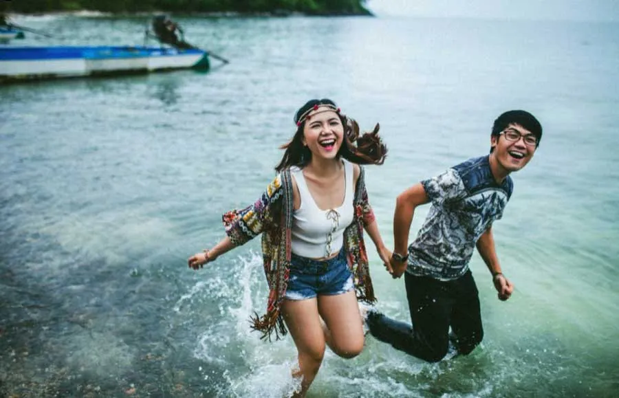 21+ cách tạo dáng chụp ảnh biển chất lừ hút “nghìn like”