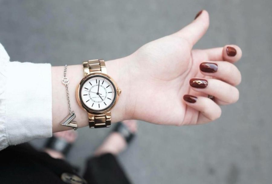 Top 9 đồng hồ mạ vàng cho nữ sang chảnh hiện nay