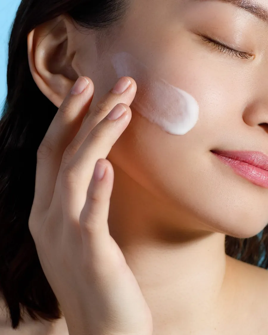 Top 10 kem chống nắng cho da khô mụn bán chạy, thân thiện với làn da 2025