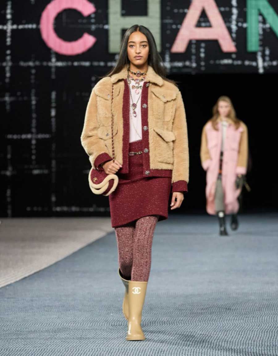 Show thời trang Chanel thu đông 2022: Coco và người tình vải tweed 9