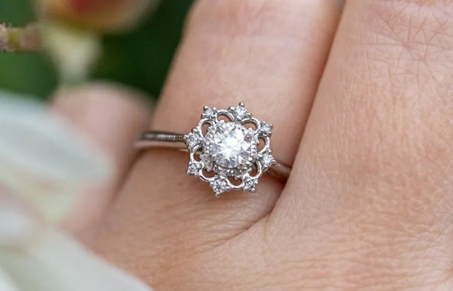 Vàng trắng là gì? 14 trang sức vàng trắng 18K, 14K bán chạy 2025
