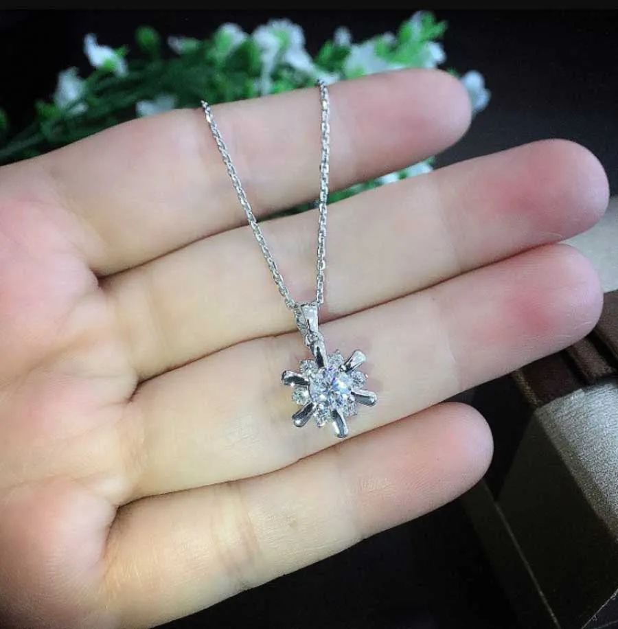 Vàng trắng là gì? 14 trang sức vàng trắng 18K, 14K bán chạy 2025