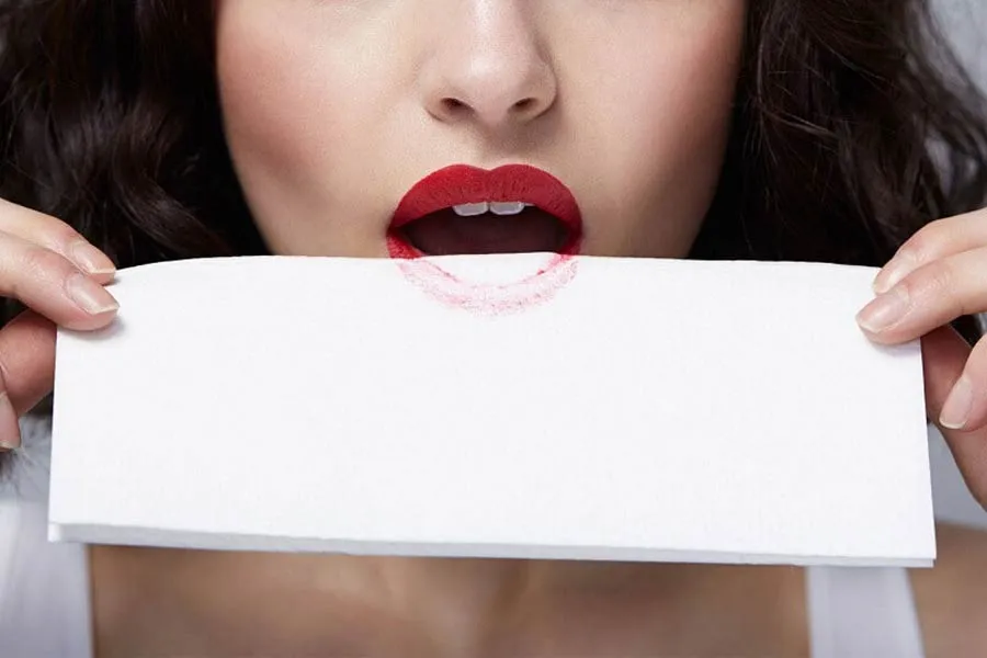 Vì sao son lên môi không đúng màu? 5 bước tô son lên màu chuẩn đẹp