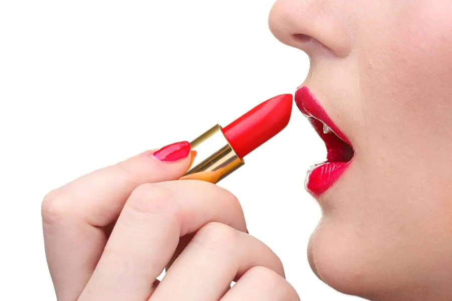 Vì sao son lên môi không đúng màu? 5 bước tô son lên màu chuẩn đẹp