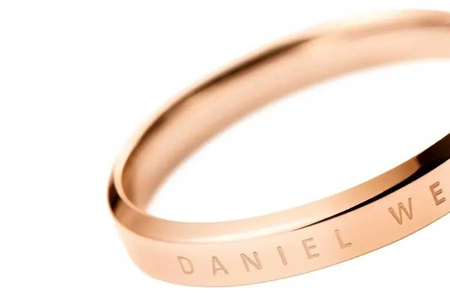 Cách phân biệt nhẫn Daniel Wellington thật giả uy tín