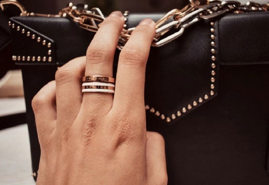 Cách phân biệt nhẫn Daniel Wellington thật giả uy tín
