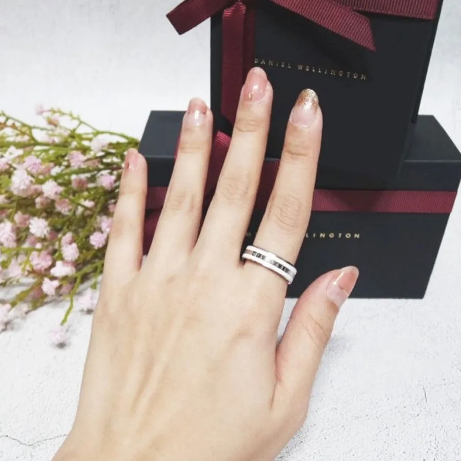 Cách phân biệt nhẫn Daniel Wellington thật giả uy tín